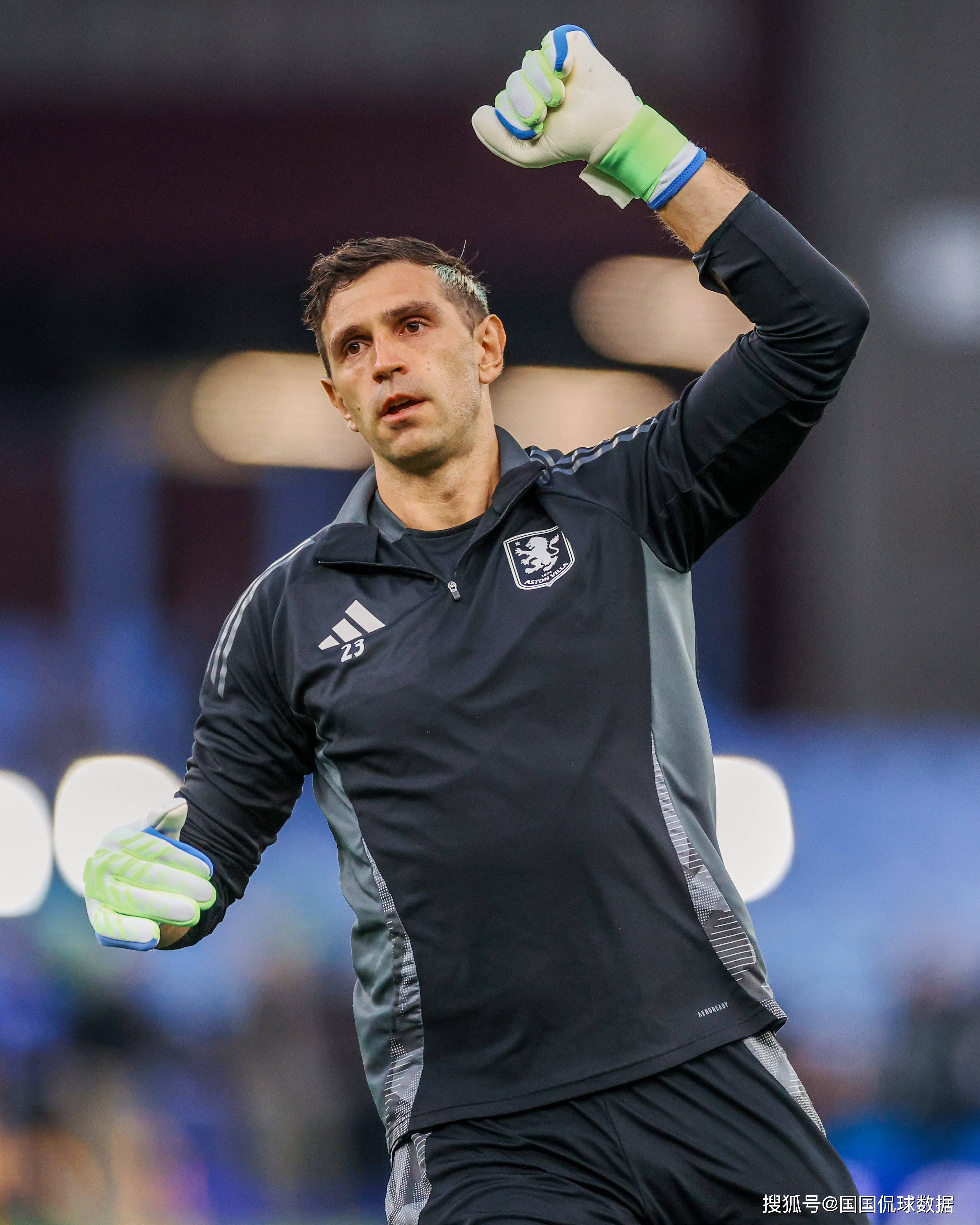 jiuyou-包含加时末段阿斯顿维拉备战欧冠,篮板制胜细节曝光,话题不断,资深球员宣示担当的词条