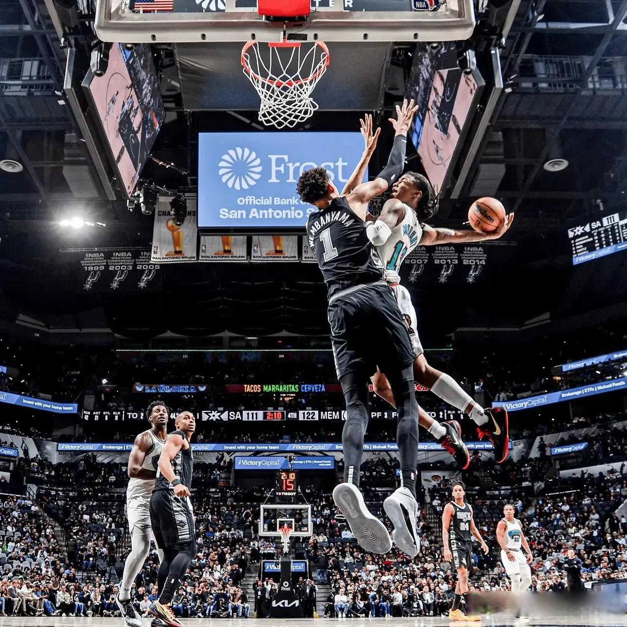 九游体育-赛后突围战来临，底特律活塞围绕NBA常规赛复出首秀，悬念犹存，训练强度明显提升的简单介绍